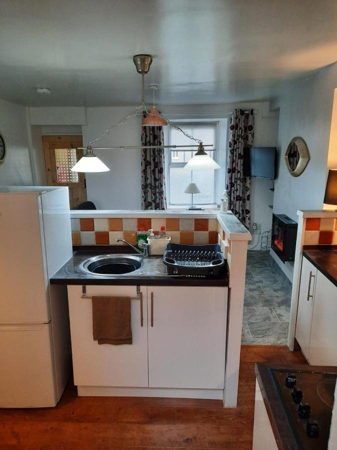 Snowdonia Rock Cottage - Cosy And Pet Friendly Penrhyndeudreath Exteriér fotografie