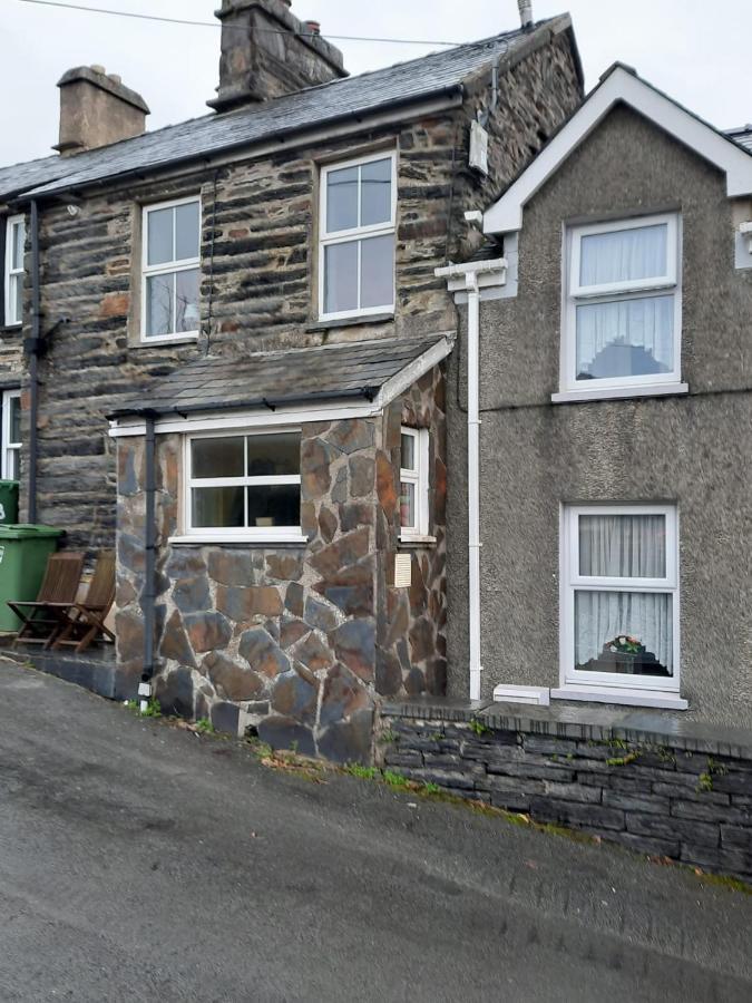 Snowdonia Rock Cottage - Cosy And Pet Friendly Penrhyndeudreath Exteriér fotografie