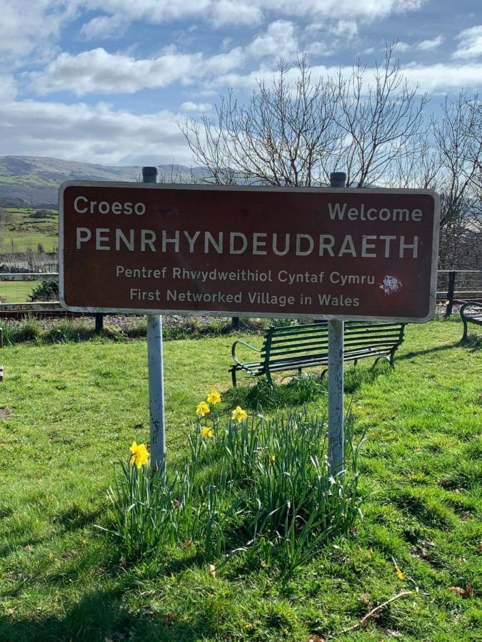 Snowdonia Rock Cottage - Cosy And Pet Friendly Penrhyndeudreath Exteriér fotografie