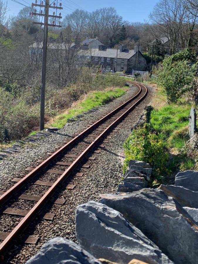 Snowdonia Rock Cottage - Cosy And Pet Friendly Penrhyndeudreath Exteriér fotografie